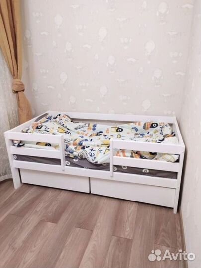 Детская кровать с ящиками