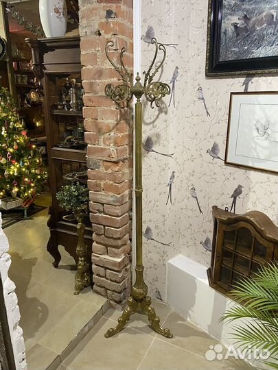 Вешалка для одежды напольная лятунная