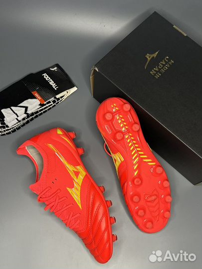 Футбольные бутсы mizuno