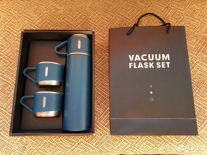 Термос с кружками