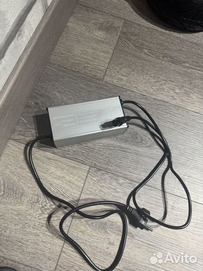 Зарядное устройство 58.8V 4А и 3 A