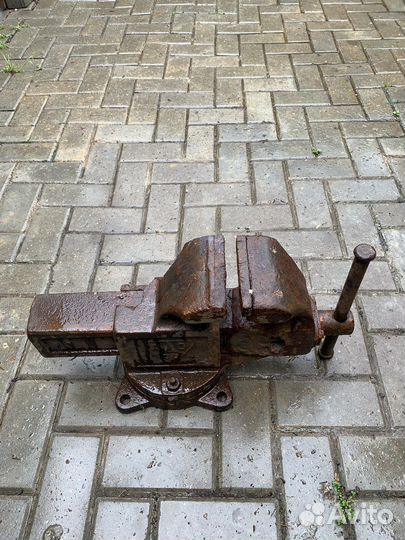 Тиски большие слесарные поворотные СССР