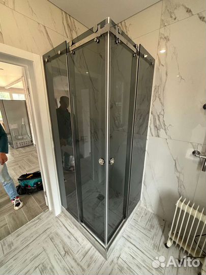 Стеклянные ограждения в душ
