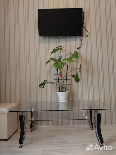 Стеклянный столик