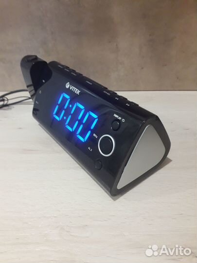 Часы с радио Vitek