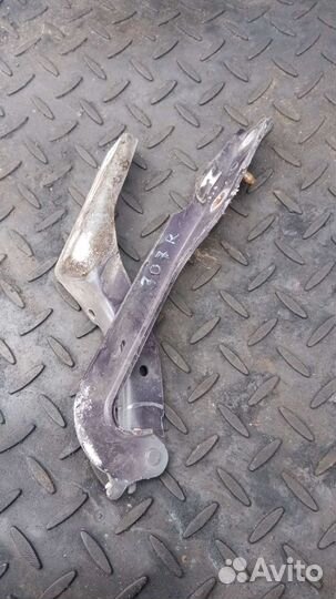 Петля капота Пежо 307 правая