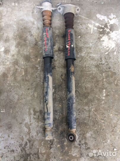 Задние стойки Skoda Rapid