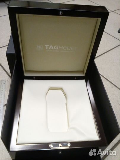 Продам коробку для телефона TAG Heuer