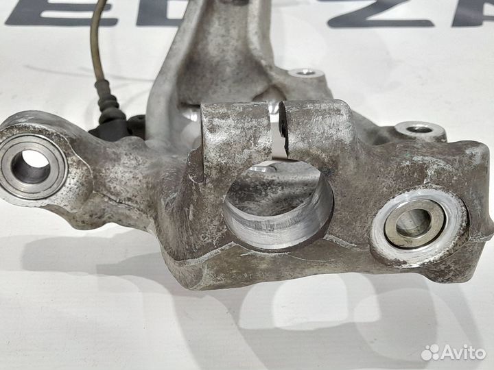 Передний правый поворотный кулак Audi A4 B8