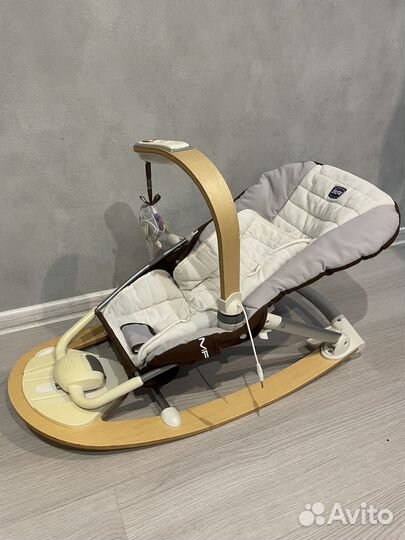 Шезлонг-качалка с музыкой для младенцев chicco