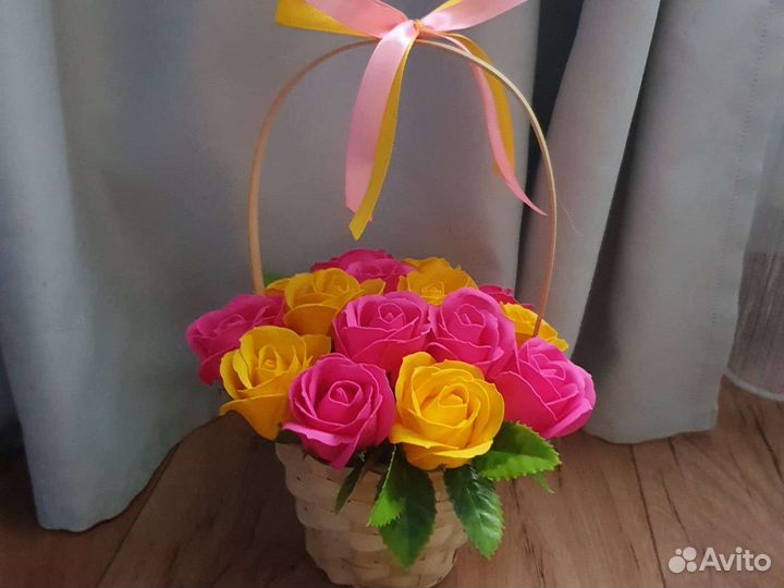 Корзинка с цветами из мыльной пены