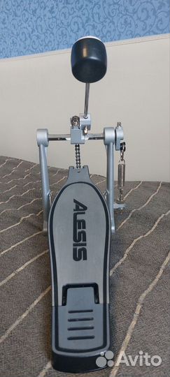 Одиночная педаль для бас-барабана Alesis KP1