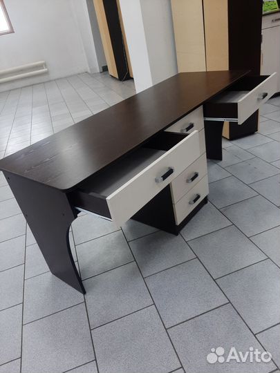 Стол письменный