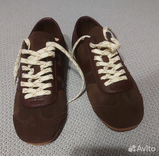 Кроссовки замшевые