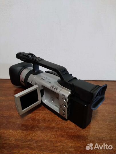 Видеокамера canon трехматричная 3CCD