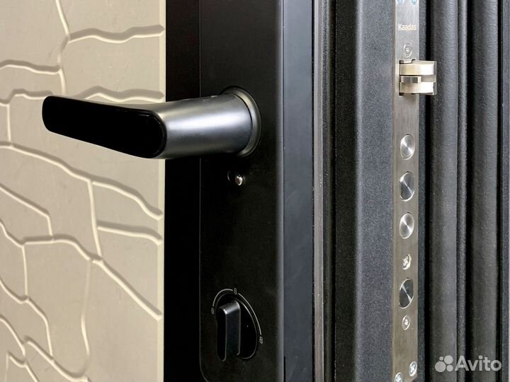 Входная дверь с электромагнитным замком