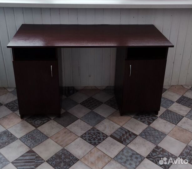 Письменный стол