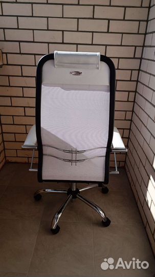 Офисное кресло Метта