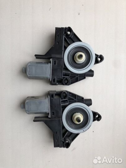 Моторчик стеклоподъемника задней правой двери