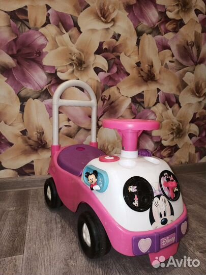 Машинка-каталка музыкальная