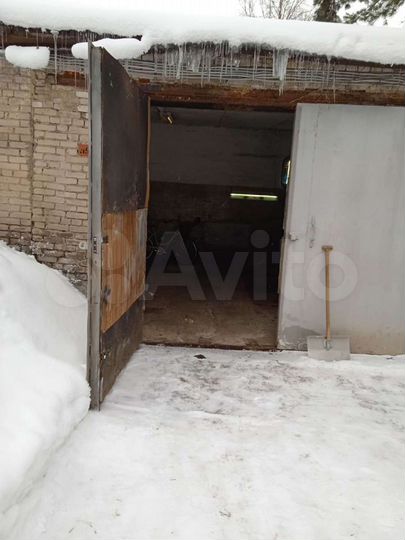 Гараж, > 30 м²