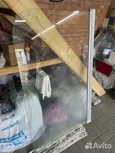 Стекло от душевой кабины