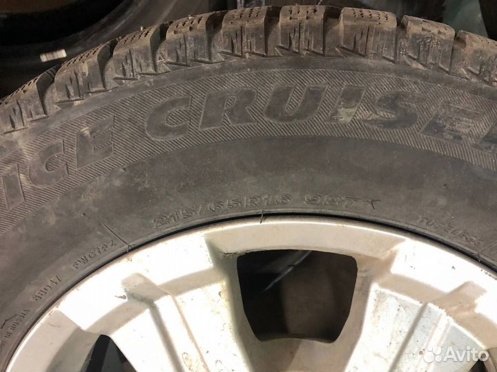 Bridgestone Ice Cruiser 7000 215/65 R16