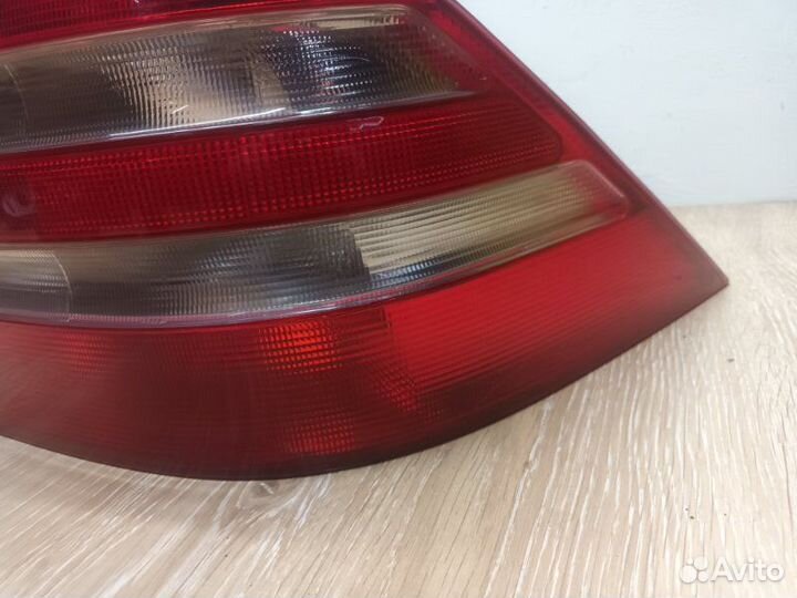 Фонарь заднего хода правый Mercedes S W220
