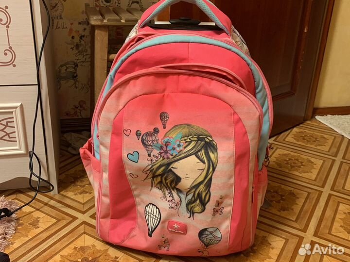 Рюкзак на колесиках