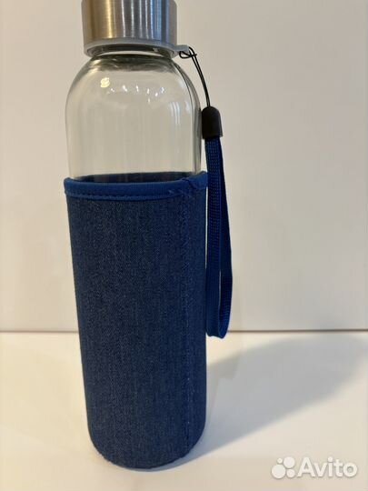 Новая стеклянная бутылка для воды