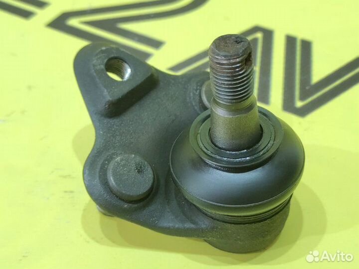 Шаровая опора передняя правая Toyota Vista ZZV50