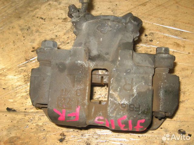 Суппорт перед право toyota J131G, J111 Cami '99-'0