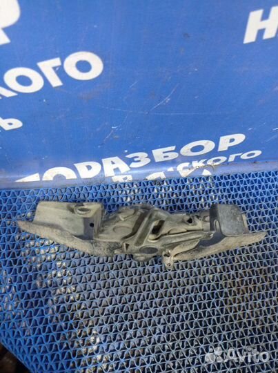 Замок капота Toyota Corolla 120 седан 2004