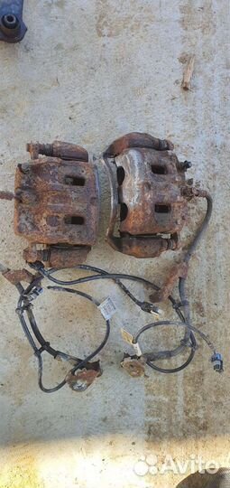 Опель Антара суппорт передний