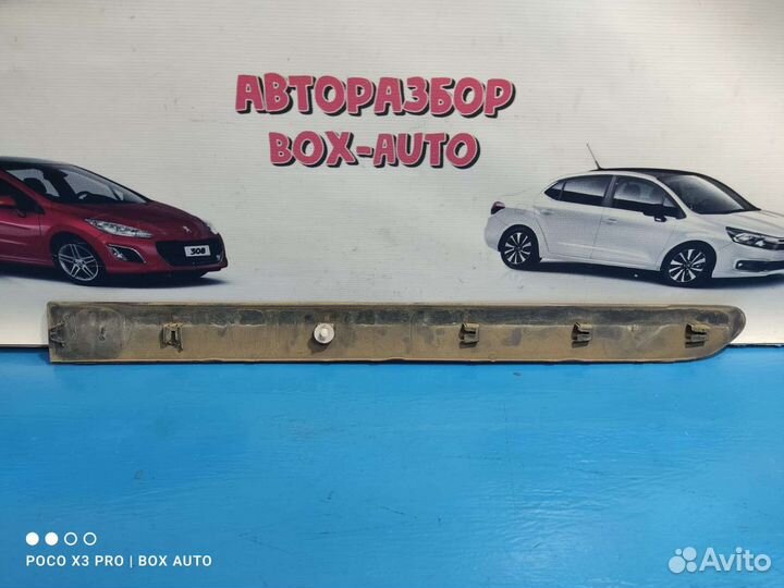 Молдинг двери задней правой Пежо 308