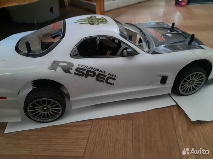 Радиоуправляемая машина на бензине