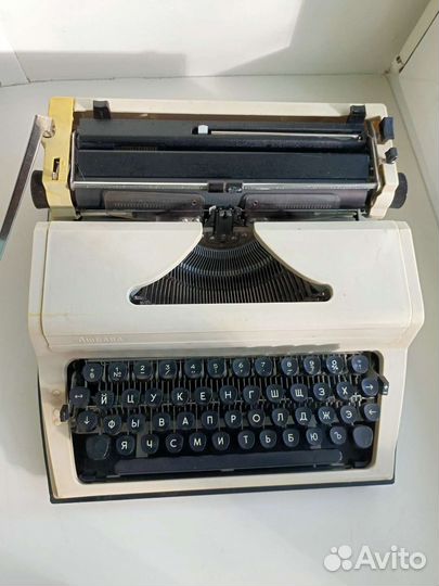 Печатная машинка переносная Любава СССР