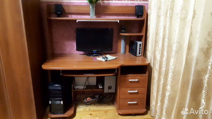 Компьютерный стол