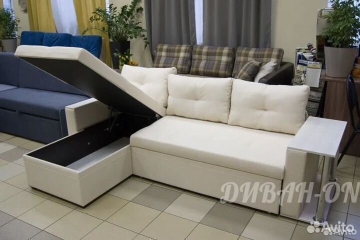 Угловой диван Атланта+стол молочный