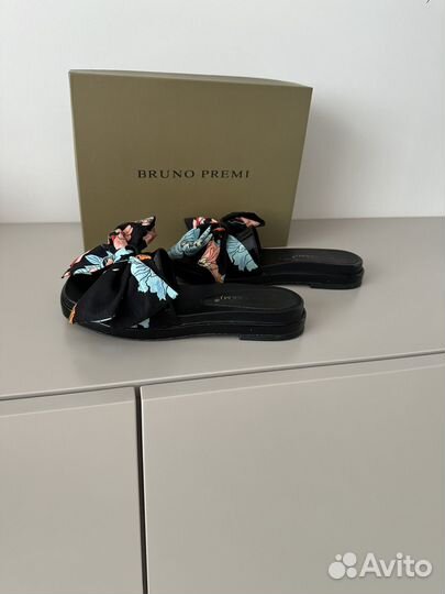 Шлепанцы женские 38