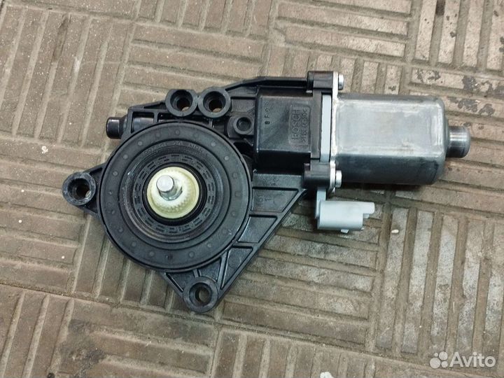 Моторчик стеклоподъемника Hyundai I30 2009 год