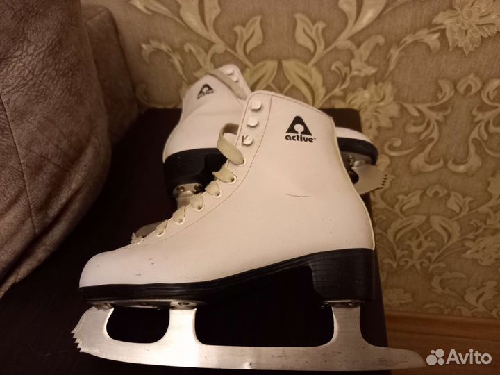 Коньки фигурные 35 размер