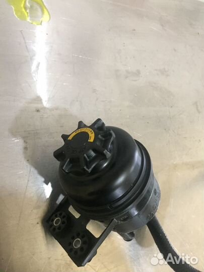 Бачок гидроусилителя руля бмв Е90