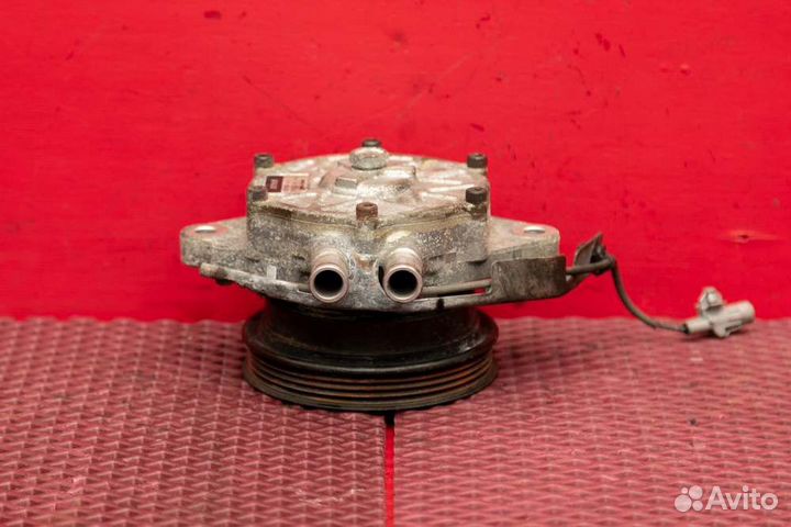 Помпа водяная Toyota Land Cruiser 200 1VD 2012