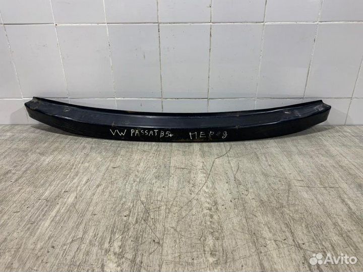 Усилитель бампера передний Volkswagen Passat B5