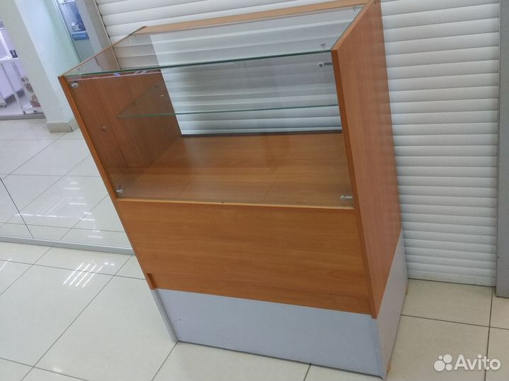 Стеклянная витрина