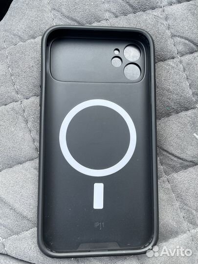 Чехол на iPhone 11