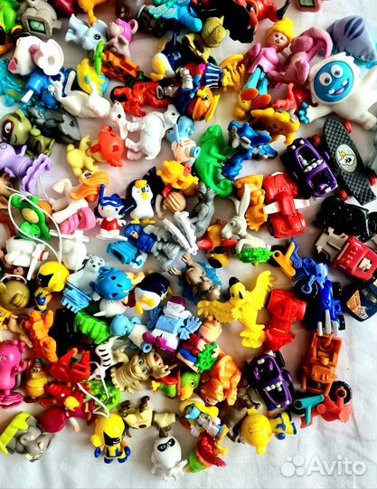 Игрушки из киндера и других яиц пакетом 1110 гр