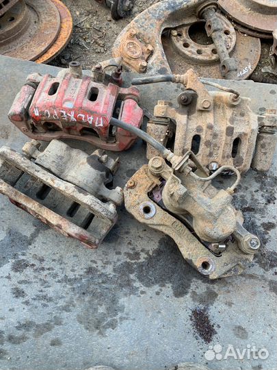 Суппорт передний mitsubishi pajero 2