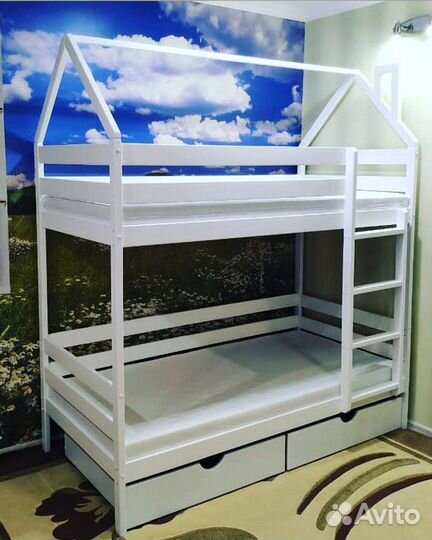 Двухъярусная кровать домик